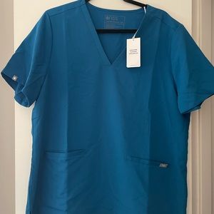 The tops I 2xl and bottoms are xl in Caribbean blue brand new with tags